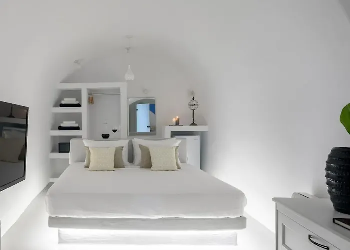 White Dream 2* Fira (Santorini)