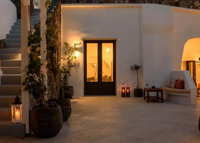 White Dream 2* Fira (Santorini)