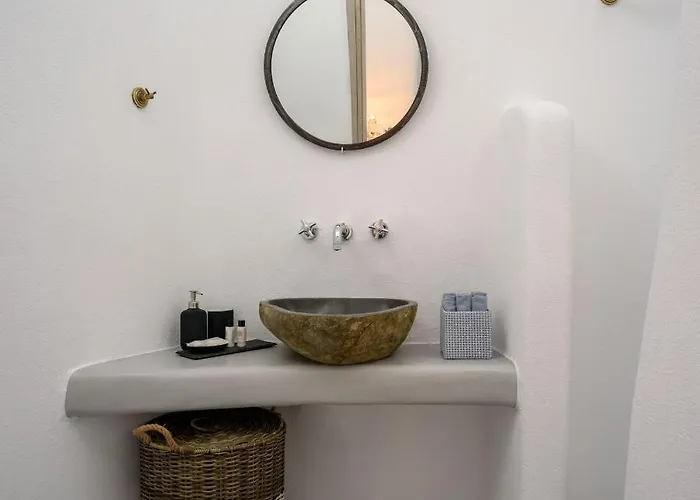 White Dream Hotel 2*