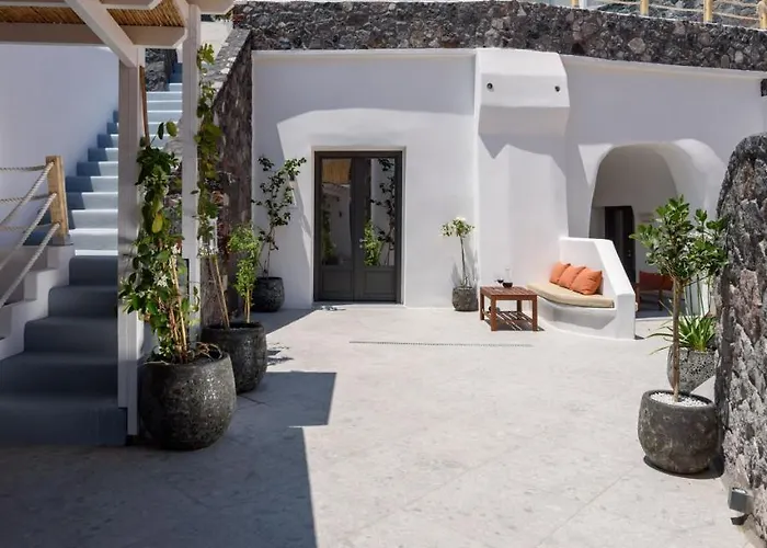 White Dream 2* Fira (Santorini)