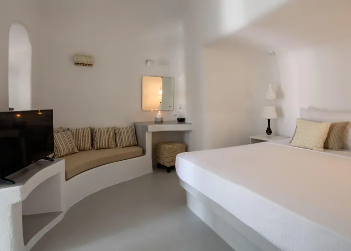 White Dream 2* Fira (Santorini)