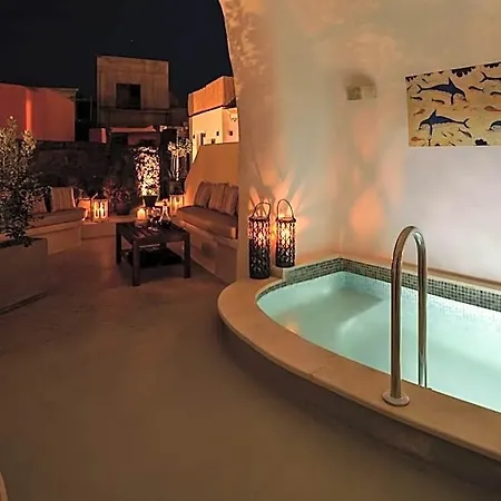 White Dream 2* Fira (Santorini)
