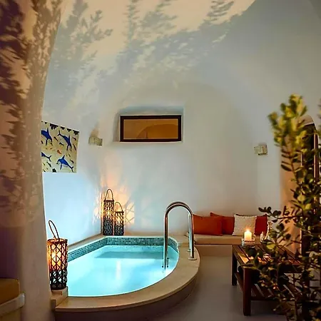 White Dream 2* Fira (Santorini)