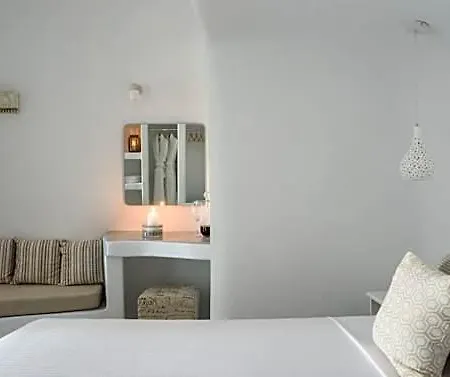 White Dream 2* Fira (Santorini)