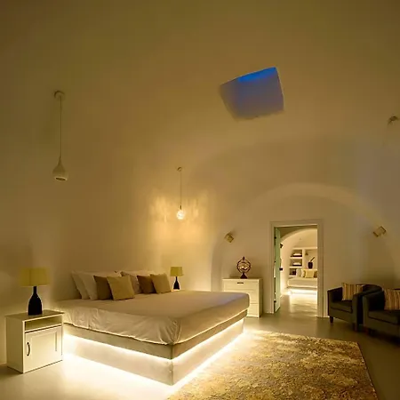 White Dream 2* Fira (Santorini)
