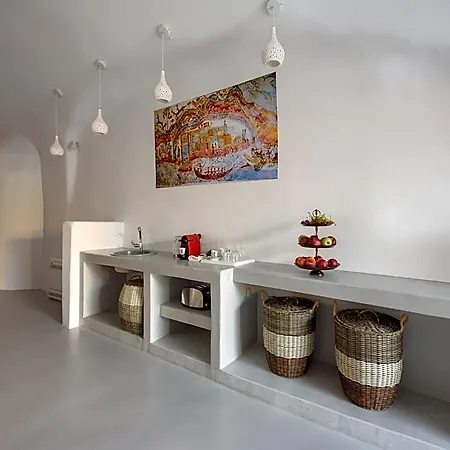 White Dream 2* Fira (Santorini)