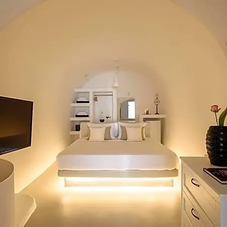 White Dream Hotel 2*