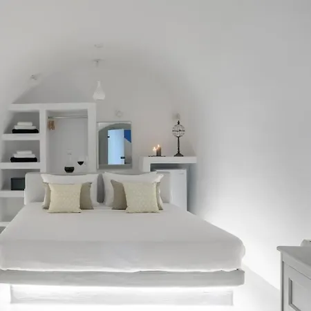 White Dream 2* Fira (Santorini)