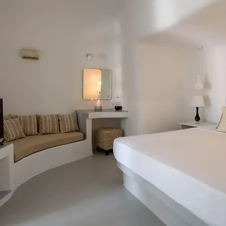 White Dream 2* Fira (Santorini)